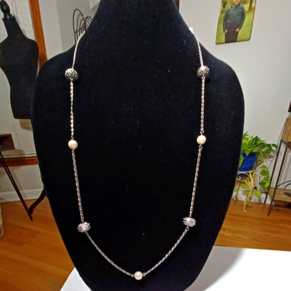 AVON LONG VINTAGE CHAIN NECKLACE